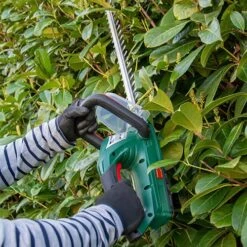 Webb 20v 2Ah Cordless Hedge Trimmer 12 Webb 20v 2Ah Cordless Hedge Trimmer -Yougarden Shop 180267 3