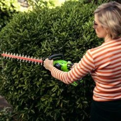 Greenworks 40v Hedge Trimmer With 2Ah Battery And Charger 12 Greenworks 40v Hedge Trimmer With 2Ah Battery And Charger -Yougarden Shop 180282 4
